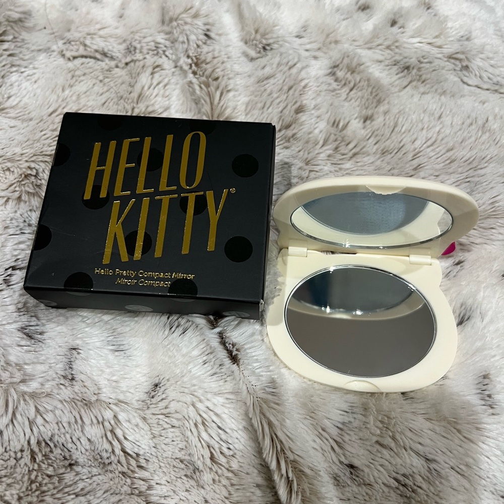 Hello Kitty Pretty Compact Mirror - Picture 3 of 3